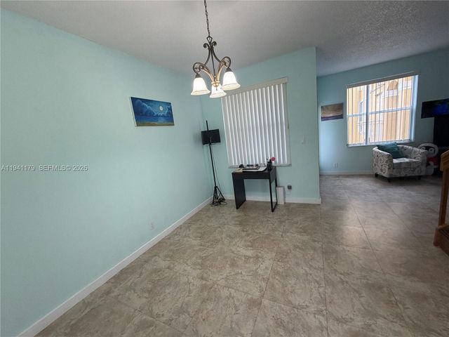 810 NE 212th Ter 2, Miami, FL 33179