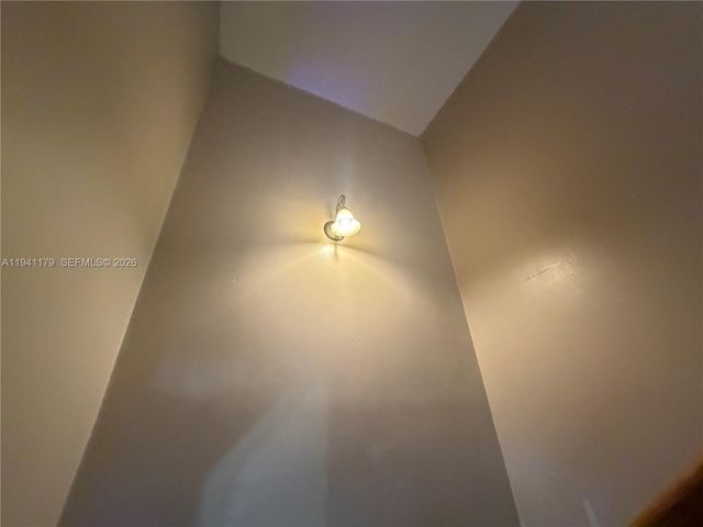 810 NE 212th Ter 2, Miami, FL 33179