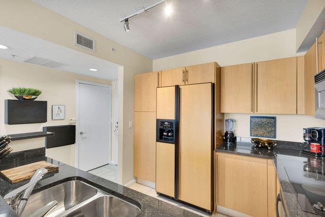 1551 N Flagler Drive 804, West Palm Beach, FL 33401