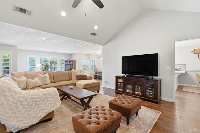 2702 Burl Court, Hanford, CA 93230