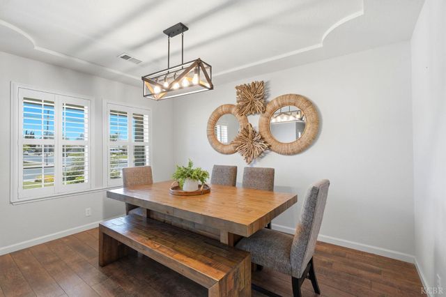 2702 Burl Court, Hanford, CA 93230