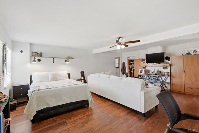2702 Burl Court, Hanford, CA 93230