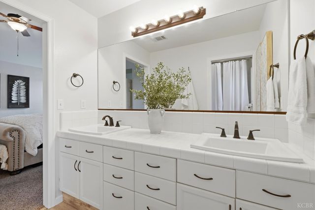 2702 Burl Court, Hanford, CA 93230