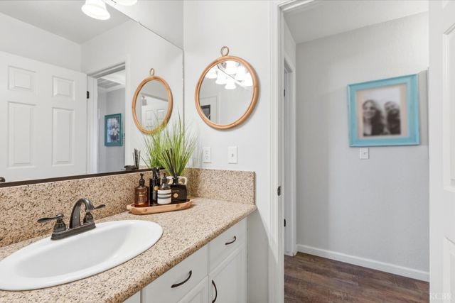 2702 Burl Court, Hanford, CA 93230
