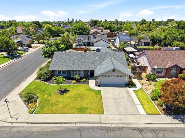 2702 Burl Court, Hanford, CA 93230
