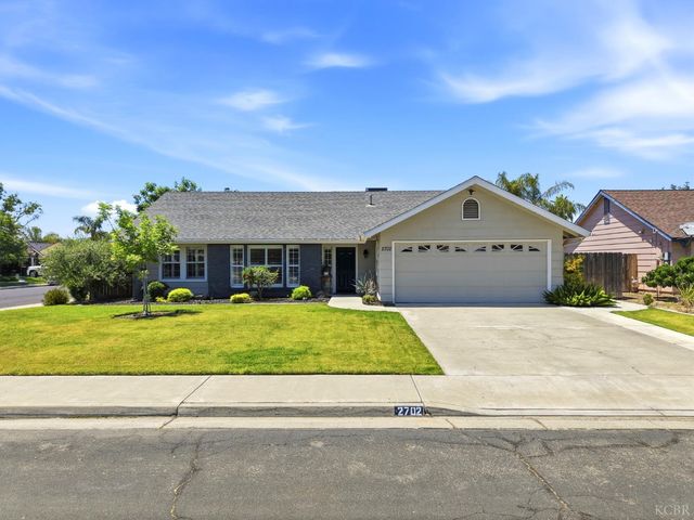 2702 Burl Court, Hanford, CA 93230