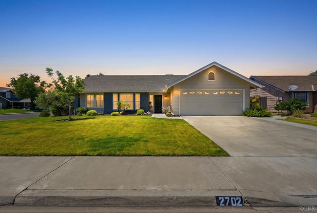 2702 Burl Court, Hanford, CA 93230