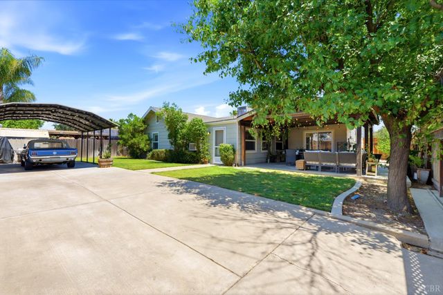 2702 Burl Court, Hanford, CA 93230