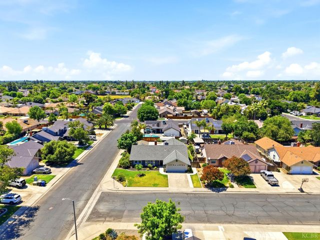 2702 Burl Court, Hanford, CA 93230