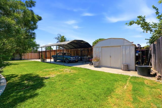 2702 Burl Court, Hanford, CA 93230