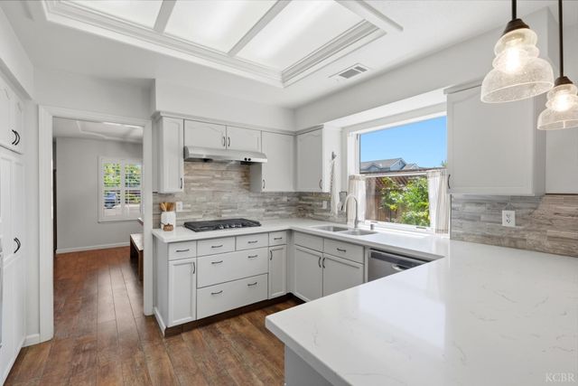 2702 Burl Court, Hanford, CA 93230