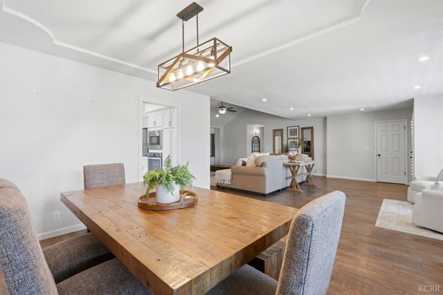 2702 Burl Court, Hanford, CA 93230