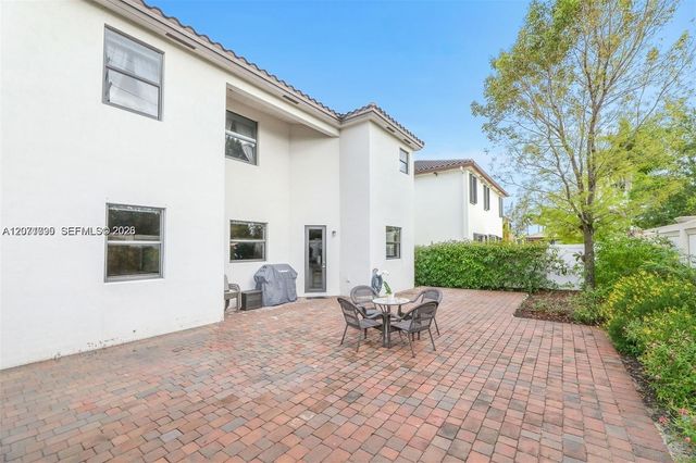 9260 W 35th Lane, Hialeah, FL 33018
