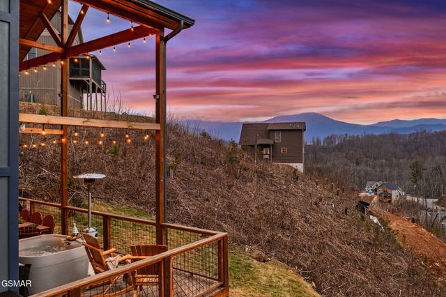 912 Aspen Lane, Gatlinburg, TN 37738