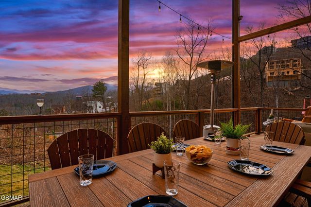 912 Aspen Lane, Gatlinburg, TN 37738