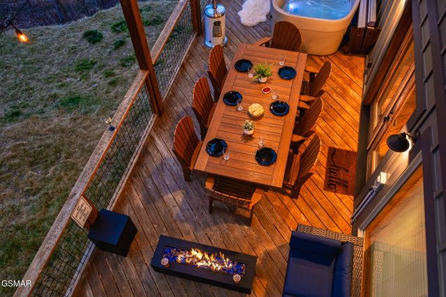 912 Aspen Lane, Gatlinburg, TN 37738