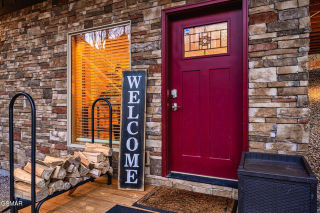 912 Aspen Lane, Gatlinburg, TN 37738