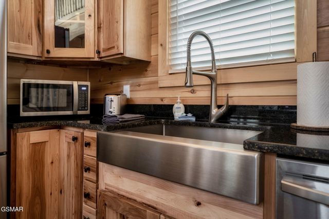 912 Aspen Lane, Gatlinburg, TN 37738