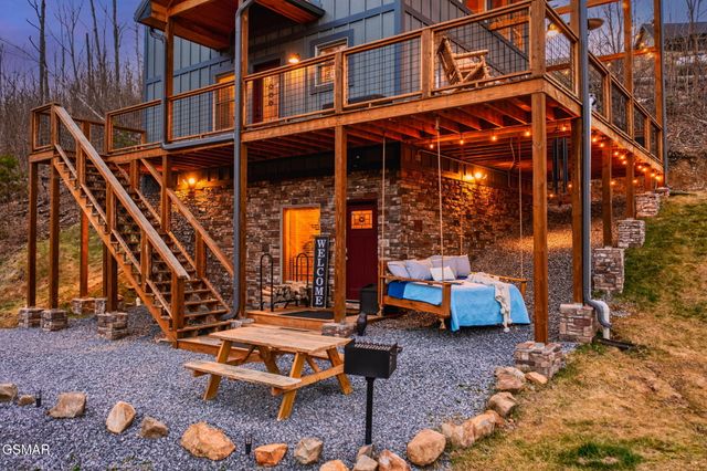 912 Aspen Lane, Gatlinburg, TN 37738