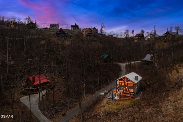 912 Aspen Lane, Gatlinburg, TN 37738