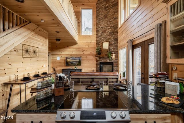 912 Aspen Lane, Gatlinburg, TN 37738