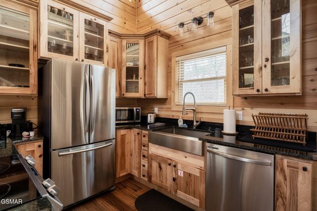 912 Aspen Lane, Gatlinburg, TN 37738