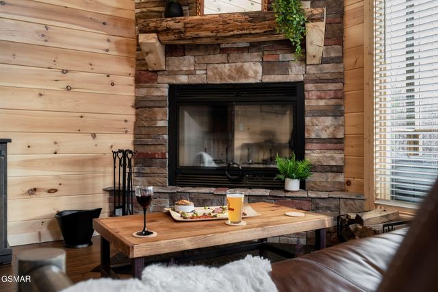 912 Aspen Lane, Gatlinburg, TN 37738