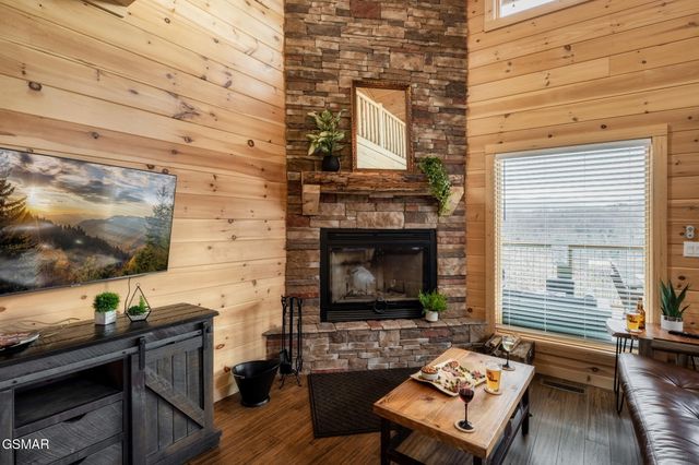 912 Aspen Lane, Gatlinburg, TN 37738