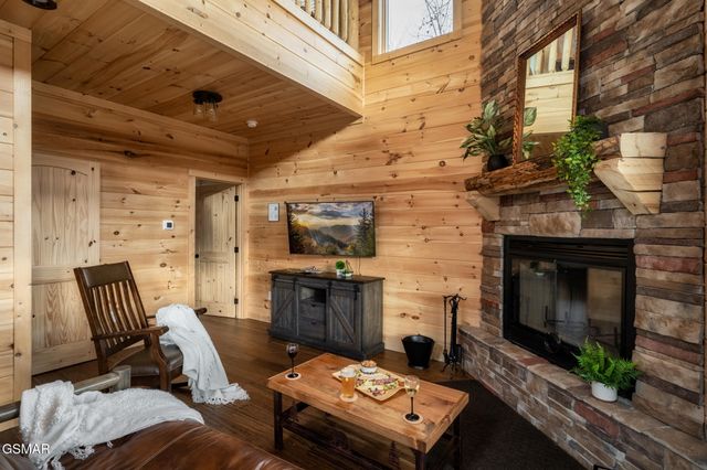 912 Aspen Lane, Gatlinburg, TN 37738