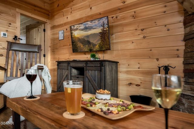 912 Aspen Lane, Gatlinburg, TN 37738