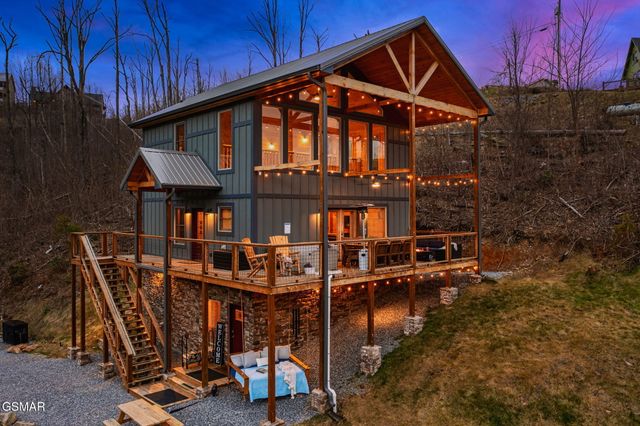 912 Aspen Lane, Gatlinburg, TN 37738