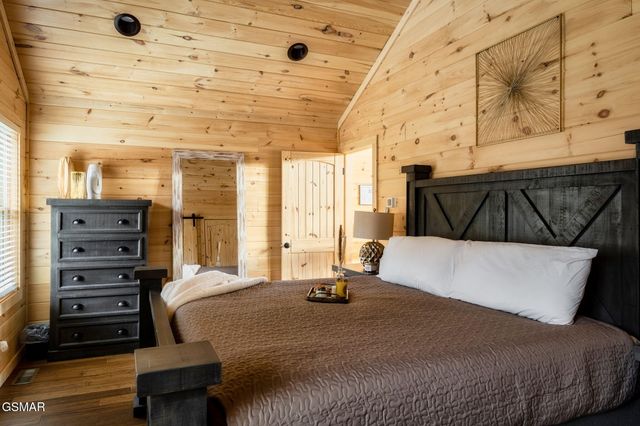 912 Aspen Lane, Gatlinburg, TN 37738