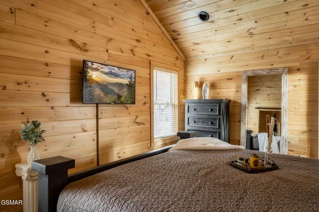 912 Aspen Lane, Gatlinburg, TN 37738