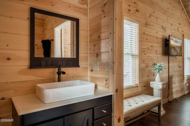 912 Aspen Lane, Gatlinburg, TN 37738