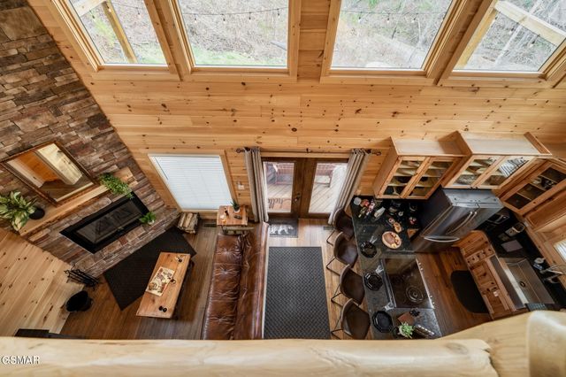 912 Aspen Lane, Gatlinburg, TN 37738