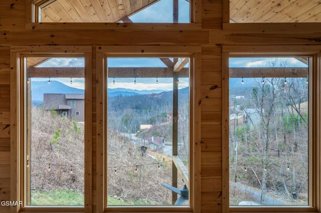 912 Aspen Lane, Gatlinburg, TN 37738