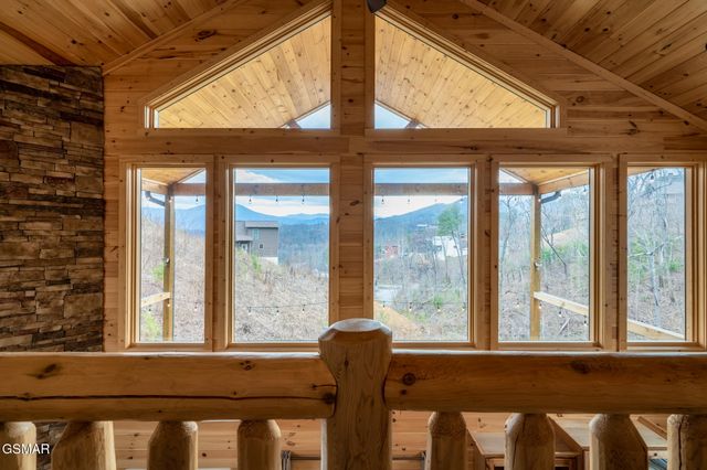 912 Aspen Lane, Gatlinburg, TN 37738