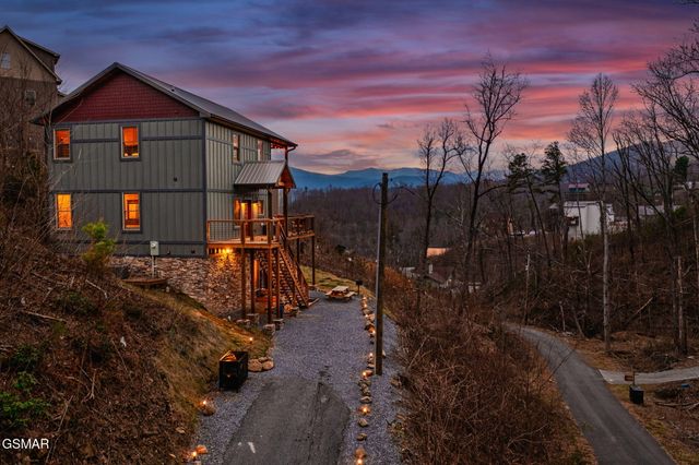 912 Aspen Lane, Gatlinburg, TN 37738