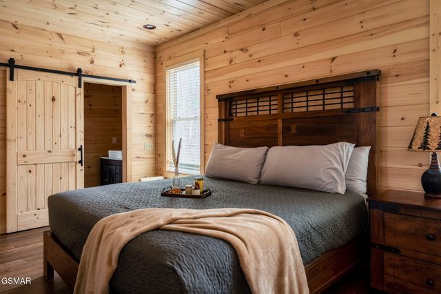 912 Aspen Lane, Gatlinburg, TN 37738