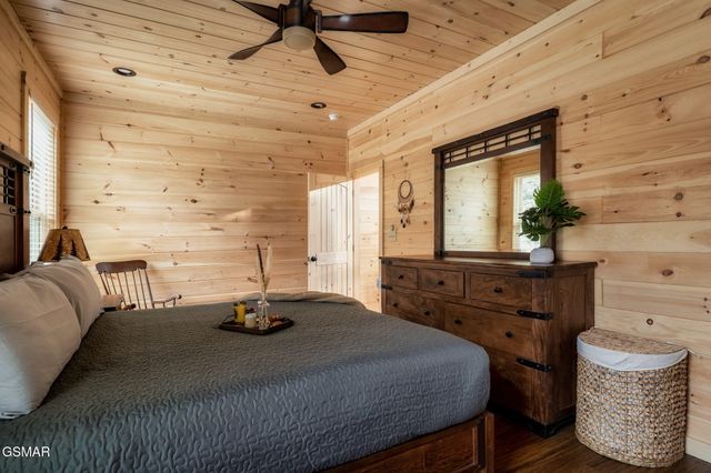 912 Aspen Lane, Gatlinburg, TN 37738