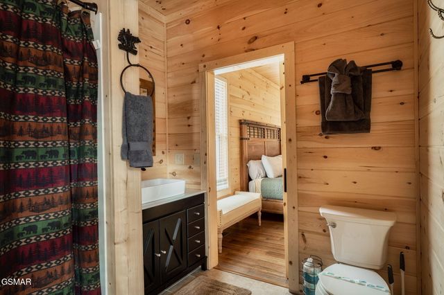 912 Aspen Lane, Gatlinburg, TN 37738