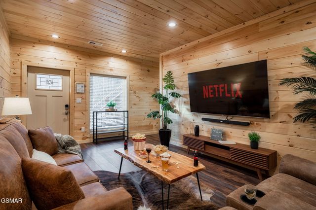 912 Aspen Lane, Gatlinburg, TN 37738