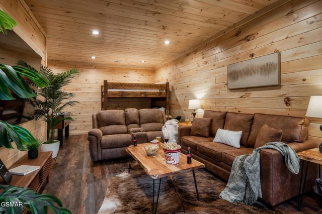 912 Aspen Lane, Gatlinburg, TN 37738