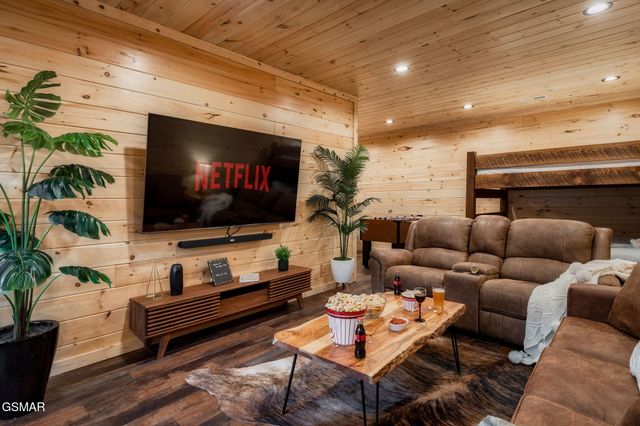 912 Aspen Lane, Gatlinburg, TN 37738