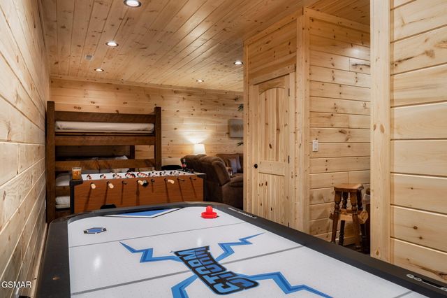 912 Aspen Lane, Gatlinburg, TN 37738