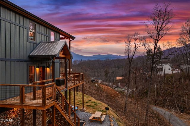 912 Aspen Lane, Gatlinburg, TN 37738