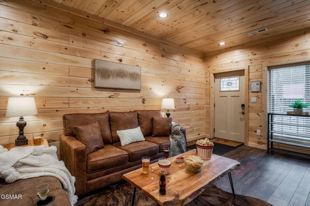 912 Aspen Lane, Gatlinburg, TN 37738