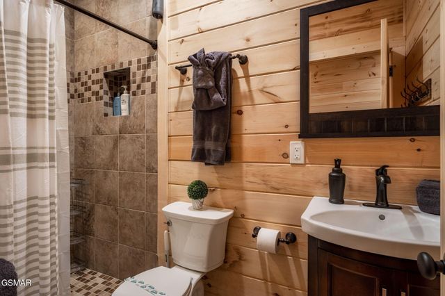 912 Aspen Lane, Gatlinburg, TN 37738