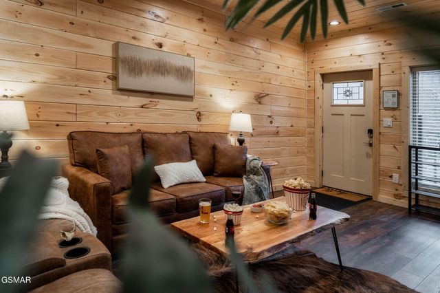 912 Aspen Lane, Gatlinburg, TN 37738