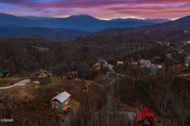 912 Aspen Lane, Gatlinburg, TN 37738